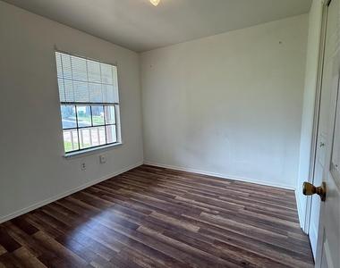 16307 Framingham Cir - Photo Thumbnail 8