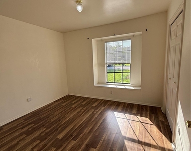 16307 Framingham Cir - Photo Thumbnail 7