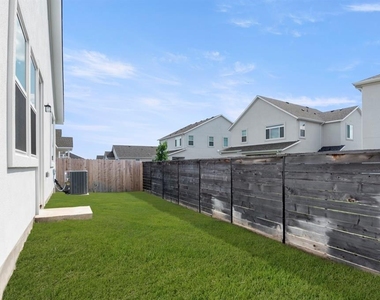 1012 Yaupon Holly Dr - Photo Thumbnail 28
