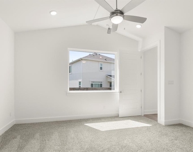 1012 Yaupon Holly Dr - Photo Thumbnail 21