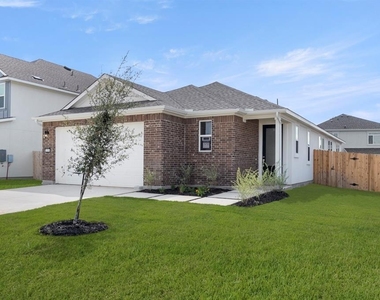1012 Yaupon Holly Dr - Photo Thumbnail 1