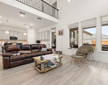 2901 Oak Chase Cv - Photo Thumbnail 4