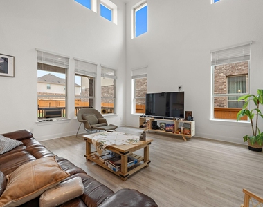 2901 Oak Chase Cv - Photo Thumbnail 2