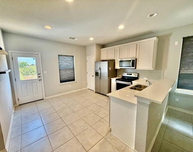 312 Ancellotta Way - Photo Thumbnail 6