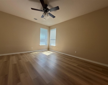 301 Comal Run - Photo Thumbnail 20