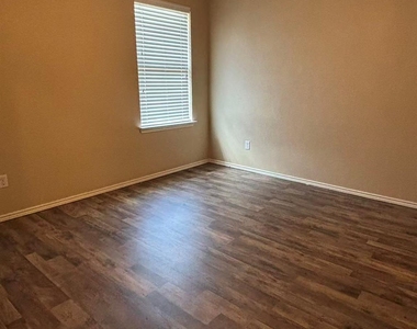 301 Comal Run - Photo Thumbnail 16