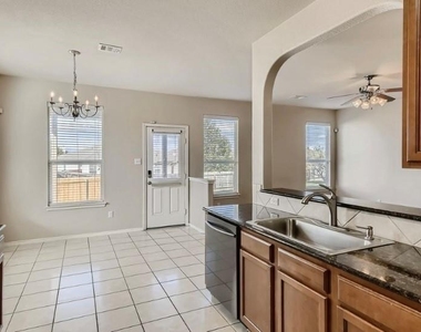301 Comal Run - Photo Thumbnail 8