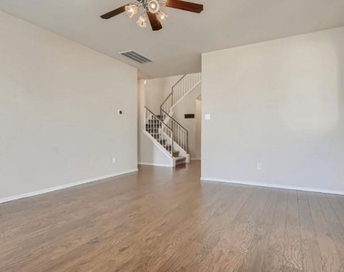 301 Comal Run - Photo Thumbnail 5