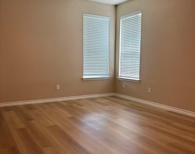301 Comal Run - Photo Thumbnail 14