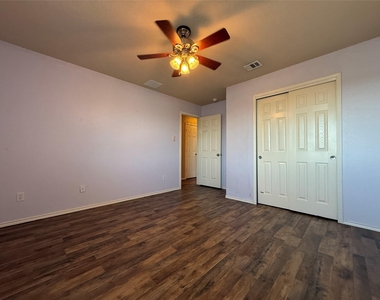 301 Comal Run - Photo Thumbnail 17