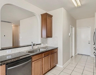 301 Comal Run - Photo Thumbnail 6