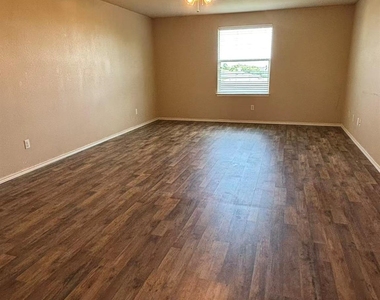 301 Comal Run - Photo Thumbnail 15