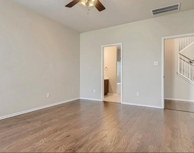 301 Comal Run - Photo Thumbnail 10