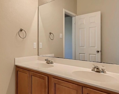 301 Comal Run - Photo Thumbnail 26