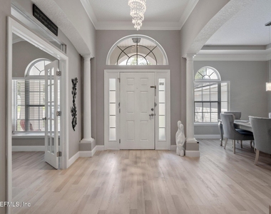 1816 Creekwood Lane - Photo Thumbnail 2