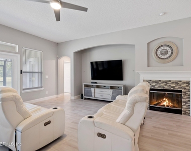1816 Creekwood Lane - Photo Thumbnail 13