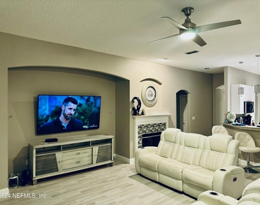 1816 Creekwood Lane - Photo Thumbnail 21