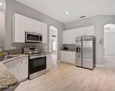1816 Creekwood Lane - Photo Thumbnail 7