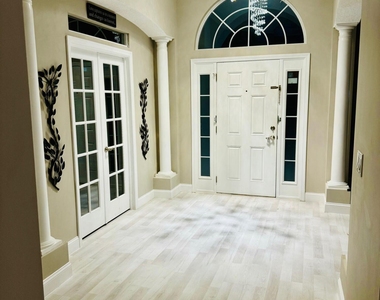 1816 Creekwood Lane - Photo Thumbnail 3