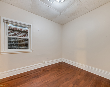 1012 S Oakley Boulevard - Photo Thumbnail 7