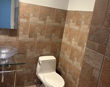 835 Waterview Circle - Photo Thumbnail 11