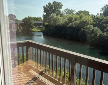 835 Waterview Circle - Photo Thumbnail 4
