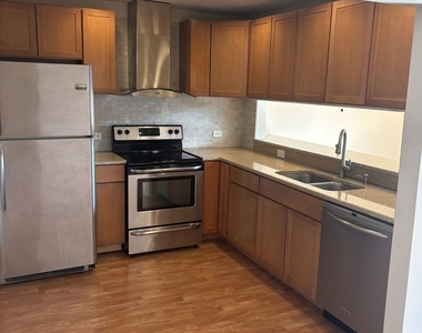 835 Waterview Circle - Photo Thumbnail 5