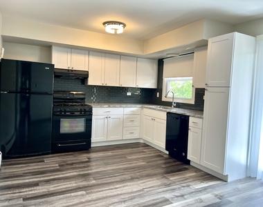 4506 Sunnyside Avenue - Photo Thumbnail 4