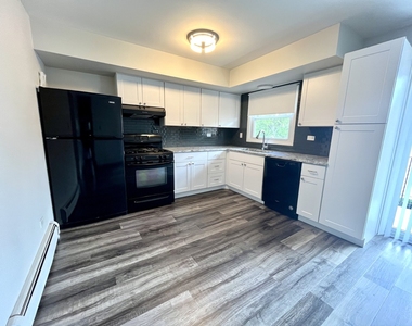 4506 Sunnyside Avenue - Photo Thumbnail 6