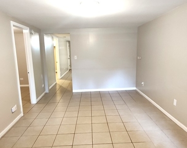 3643 S Hermitage Avenue - Photo Thumbnail 3