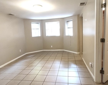 3643 S Hermitage Avenue - Photo Thumbnail 2