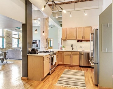 312 N May Street - Photo Thumbnail 3