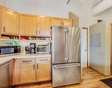 312 N May Street - Photo Thumbnail 5