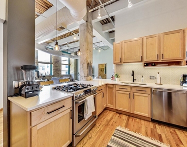 312 N May Street - Photo Thumbnail 4