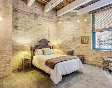 312 N May Street - Photo Thumbnail 15
