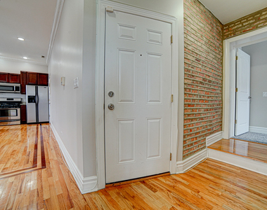 4858 S Prairie Avenue - Photo Thumbnail 1