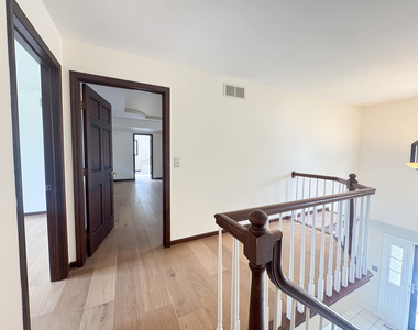 1108 Hollingswood Avenue - Photo Thumbnail 7