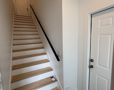 6042 S Eberhart Avenue - Photo Thumbnail 2