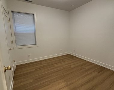 6042 S Eberhart Avenue - Photo Thumbnail 11