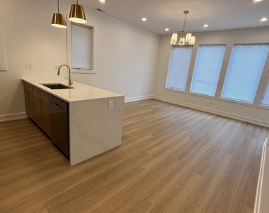 6042 S Eberhart Avenue - Photo Thumbnail 3