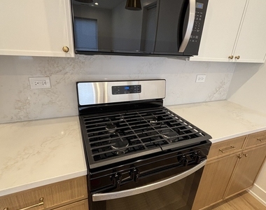 6042 S Eberhart Avenue - Photo Thumbnail 6