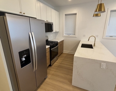 6042 S Eberhart Avenue - Photo Thumbnail 5