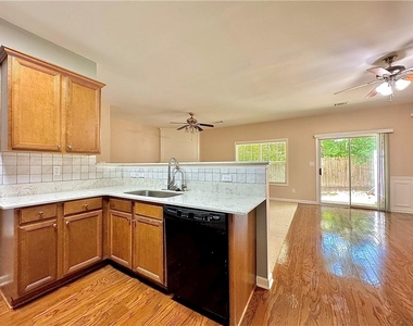 370 Creek Manor Way - Photo Thumbnail 5