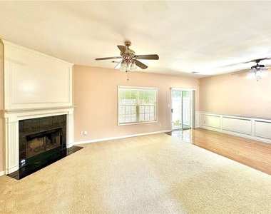 370 Creek Manor Way - Photo Thumbnail 2
