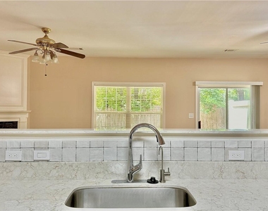 370 Creek Manor Way - Photo Thumbnail 6