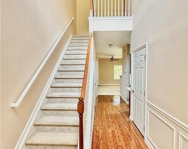 370 Creek Manor Way - Photo Thumbnail 12