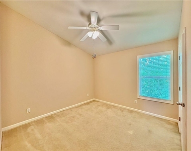 370 Creek Manor Way - Photo Thumbnail 10