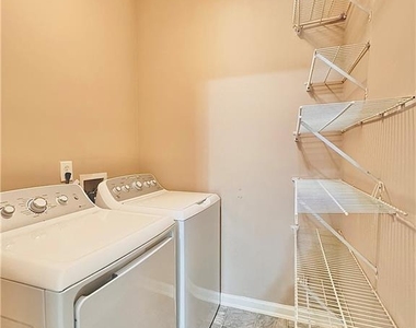 370 Creek Manor Way - Photo Thumbnail 15