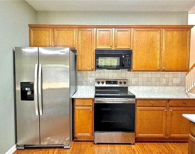 370 Creek Manor Way - Photo Thumbnail 7
