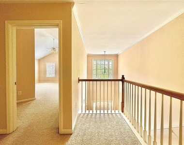 370 Creek Manor Way - Photo Thumbnail 8